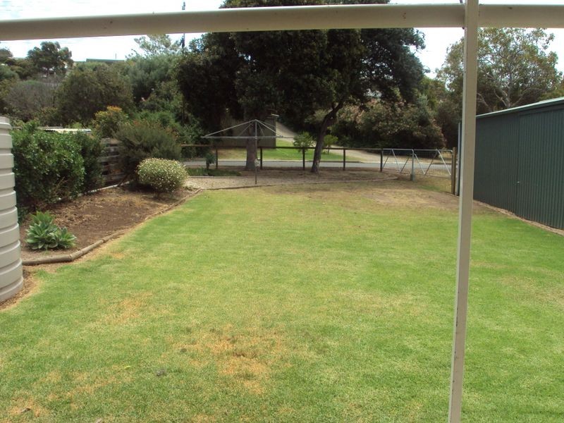 6 Bluff Crescent, Encounter Bay SA 5211