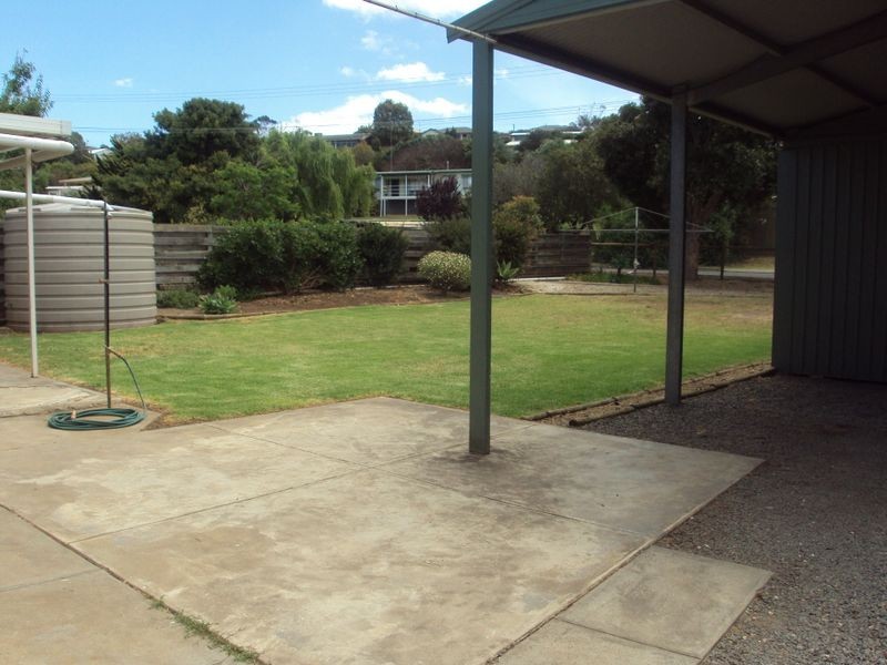 6 Bluff Crescent, Encounter Bay SA 5211