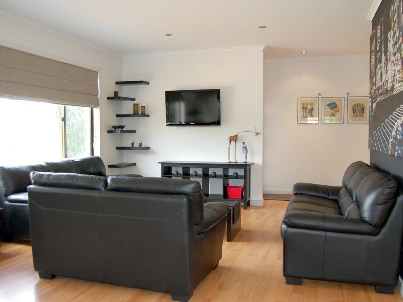 8 Greenhills Road, Victor Harbor SA 5211