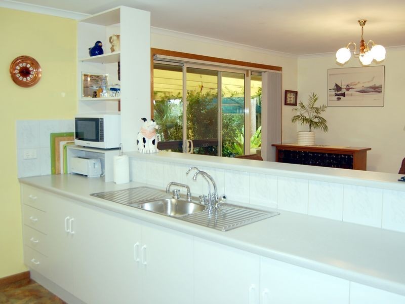 4 Dolphin Avenue, Encounter Bay SA 5211