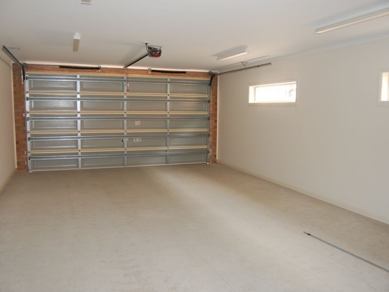 2 The Parkway, Victor Harbor SA 5211