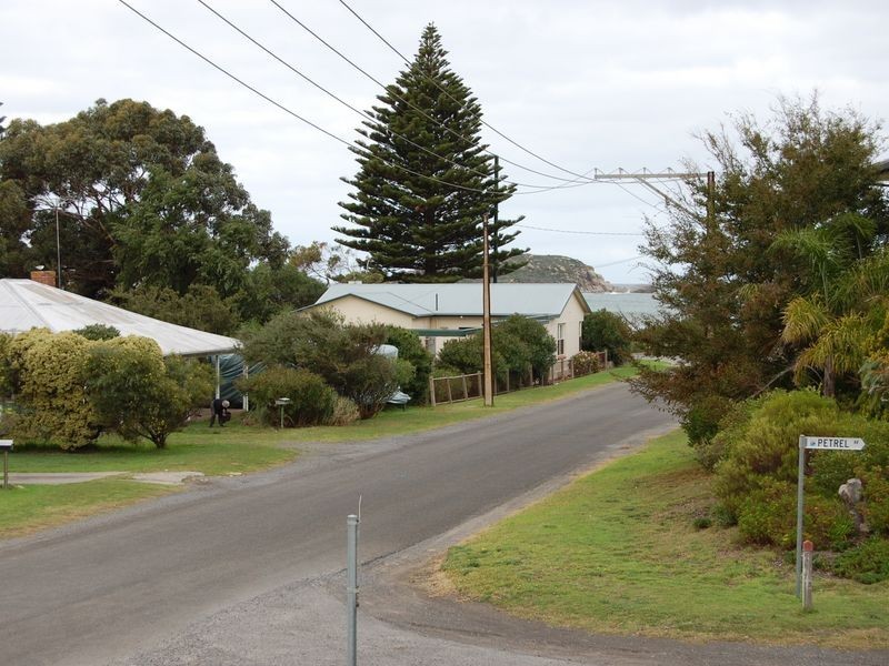 1/1 Petrel Avenue, Encounter Bay SA 5211