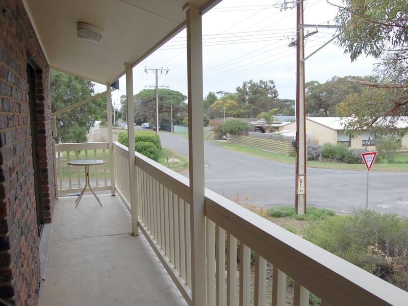 1/1 Petrel Avenue, Encounter Bay SA 5211