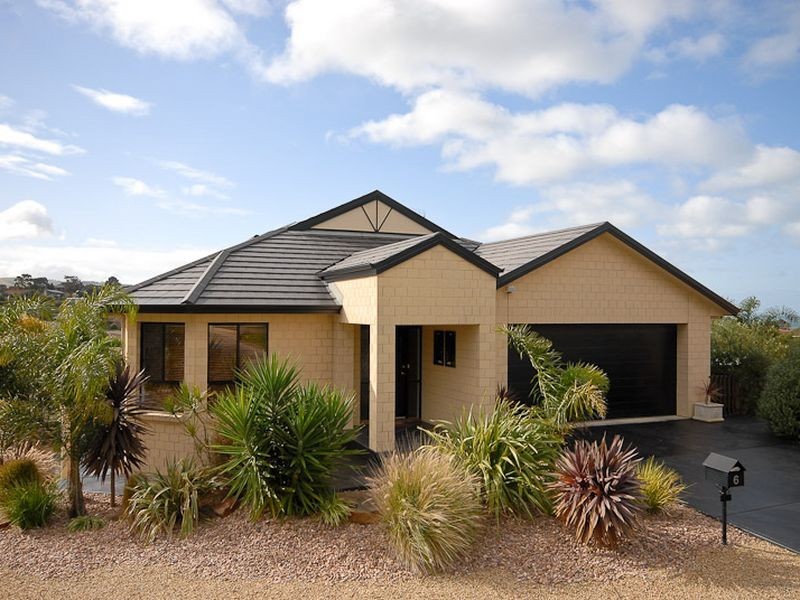 6 Tudor Avenue, Victor Harbor SA 5211