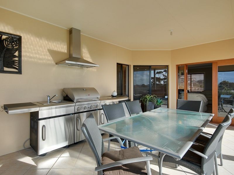 6 Tudor Avenue, Victor Harbor SA 5211