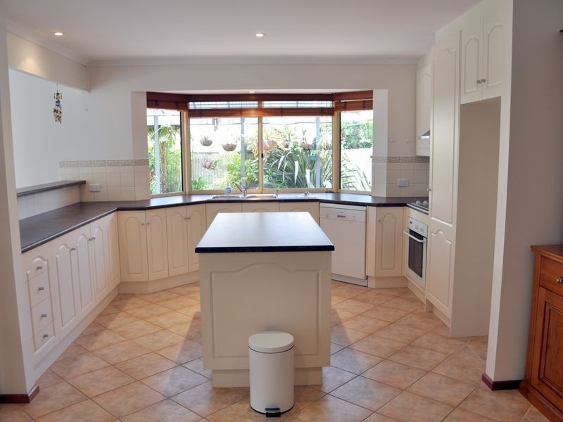 11 Russell Street, Encounter Bay SA 5211