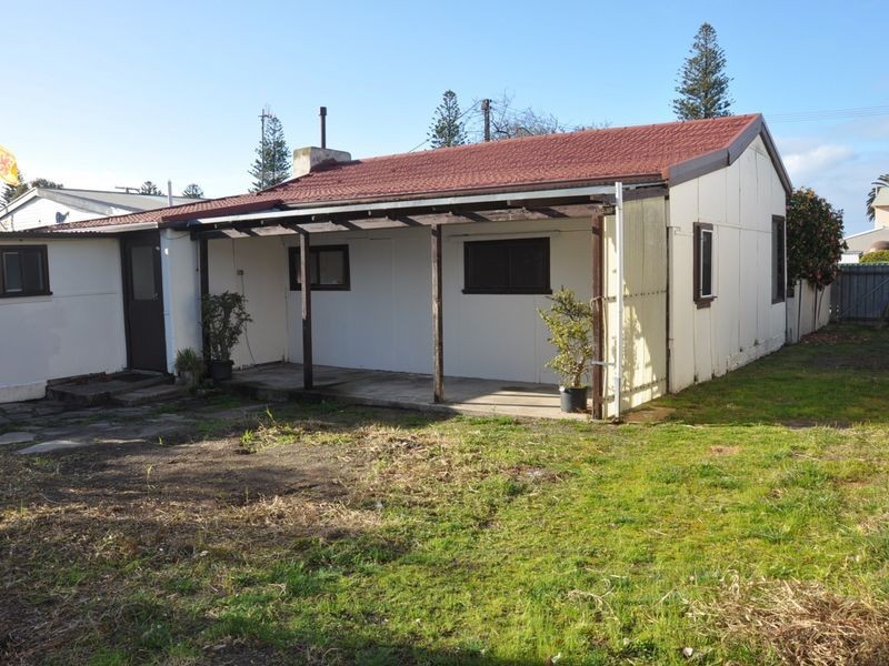 18 Sturt Street, Victor Harbor SA 5211