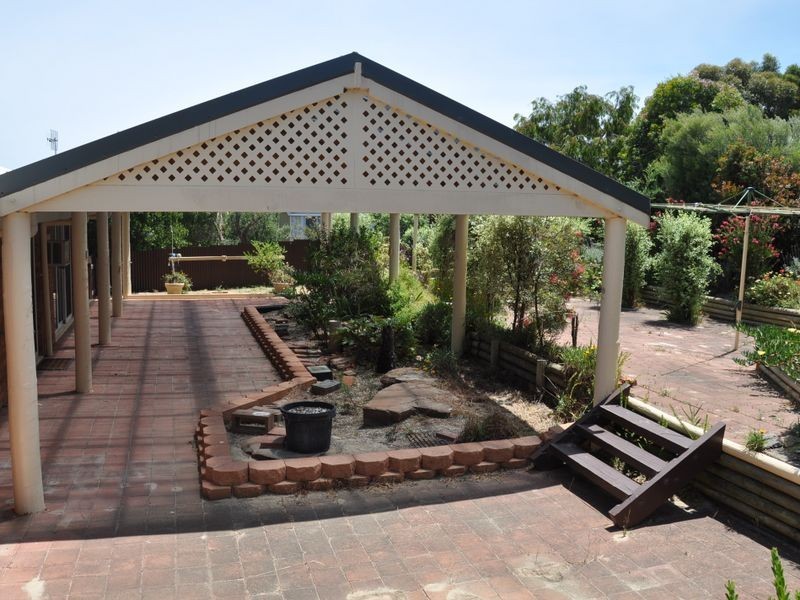 16 James Avenue, Victor Harbor SA 5211