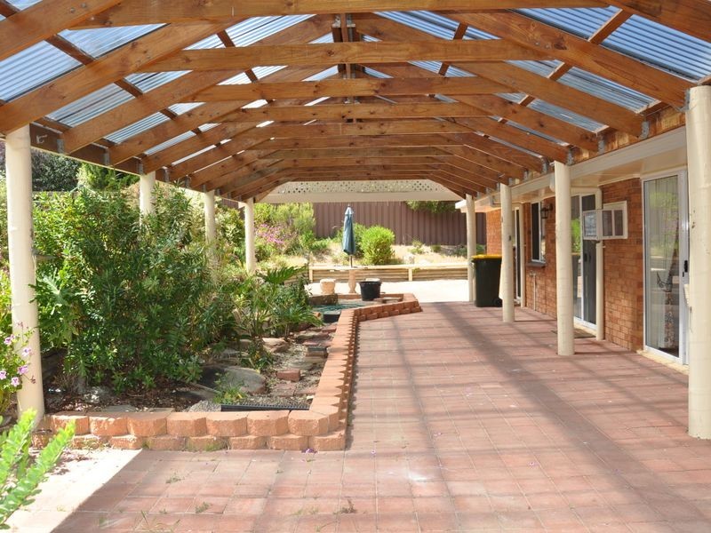 16 James Avenue, Victor Harbor SA 5211