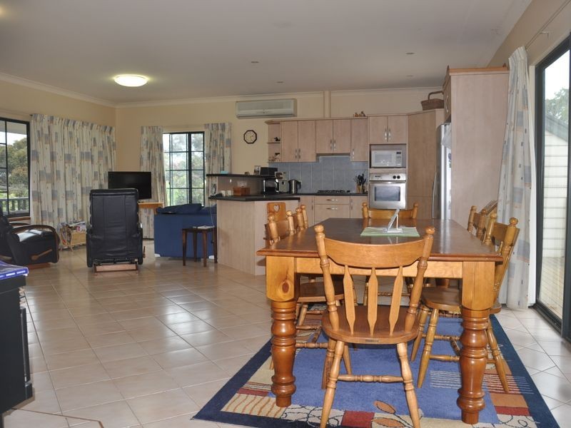 15 Gum Avenue, Victor Harbor SA 5211