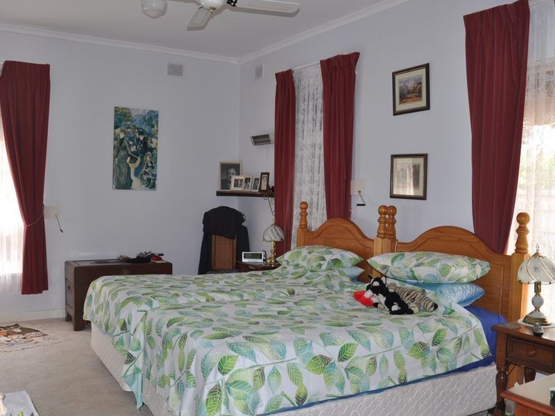 42 Lindsay Street, Victor Harbor SA 5211