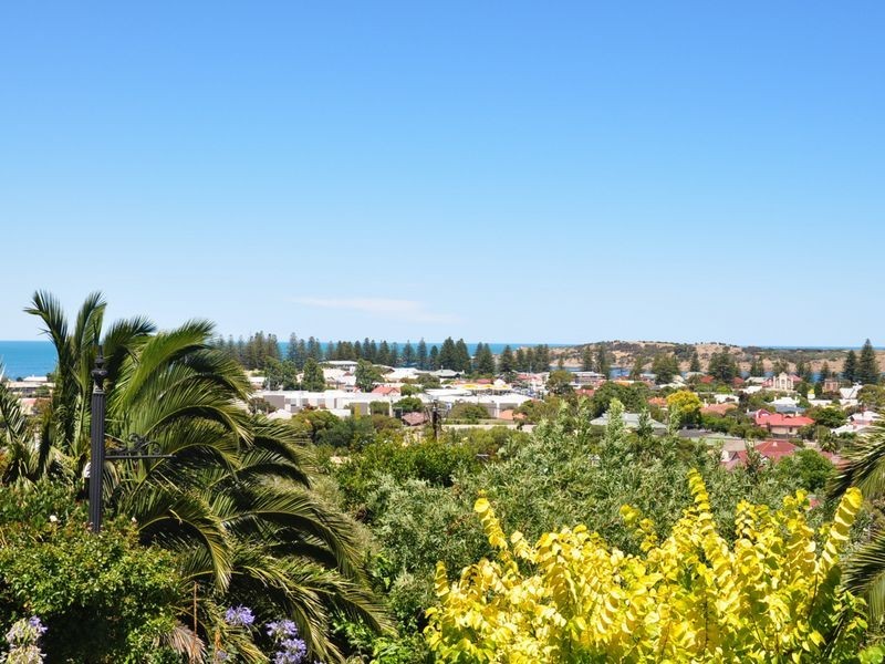 18 Lawson Street, Victor Harbor SA 5211