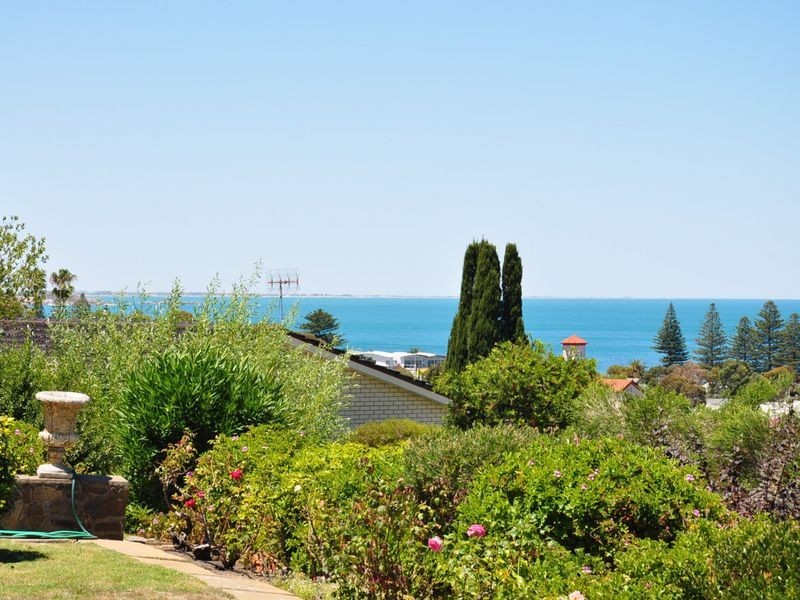 18 Lawson Street, Victor Harbor SA 5211