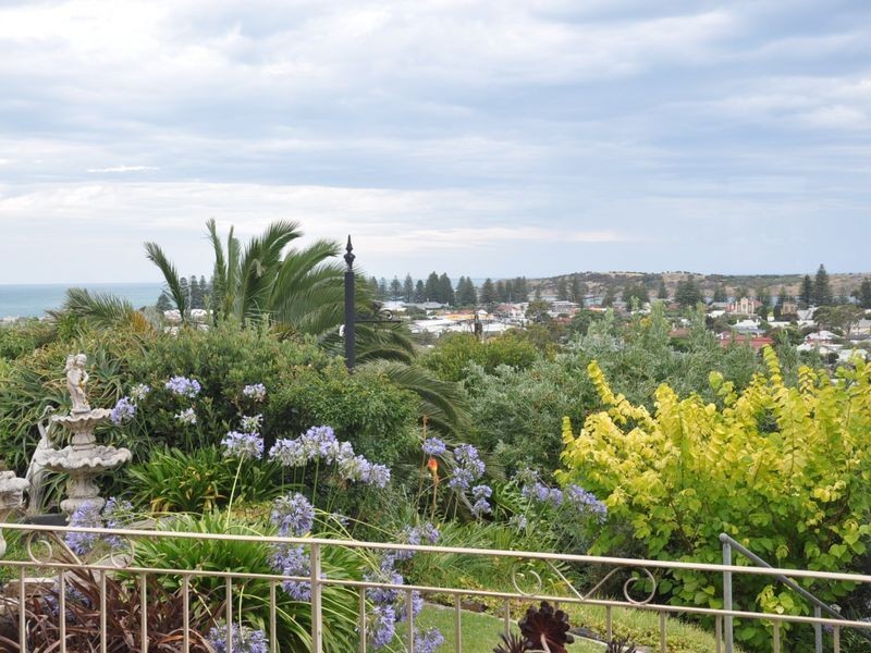 18 Lawson Street, Victor Harbor SA 5211