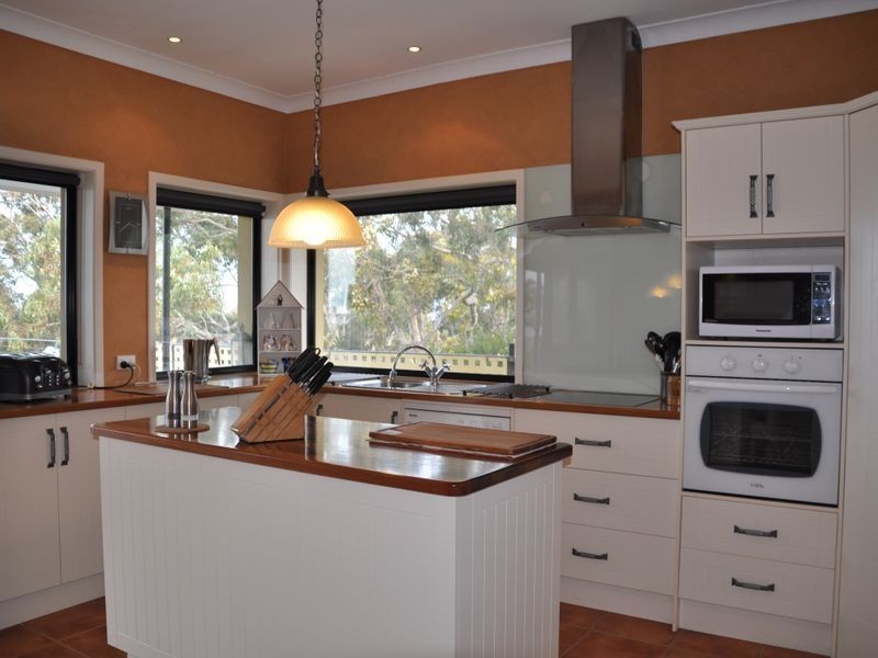 17 Lawson Street, Victor Harbor SA 5211