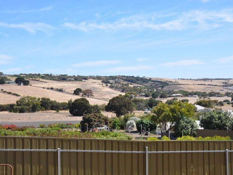 23 White Crescent, Encounter Bay SA 5211