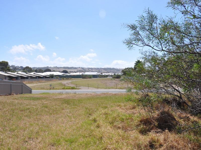 25 Russell Street, Encounter Bay SA 5211