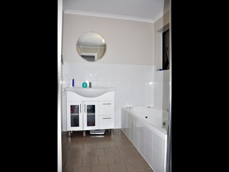 5 Lord Hobart Crescent, Encounter Bay SA 5211