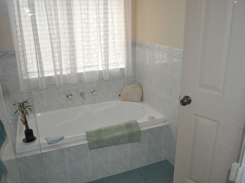 1 Yates Avenue, Hayborough SA 5211