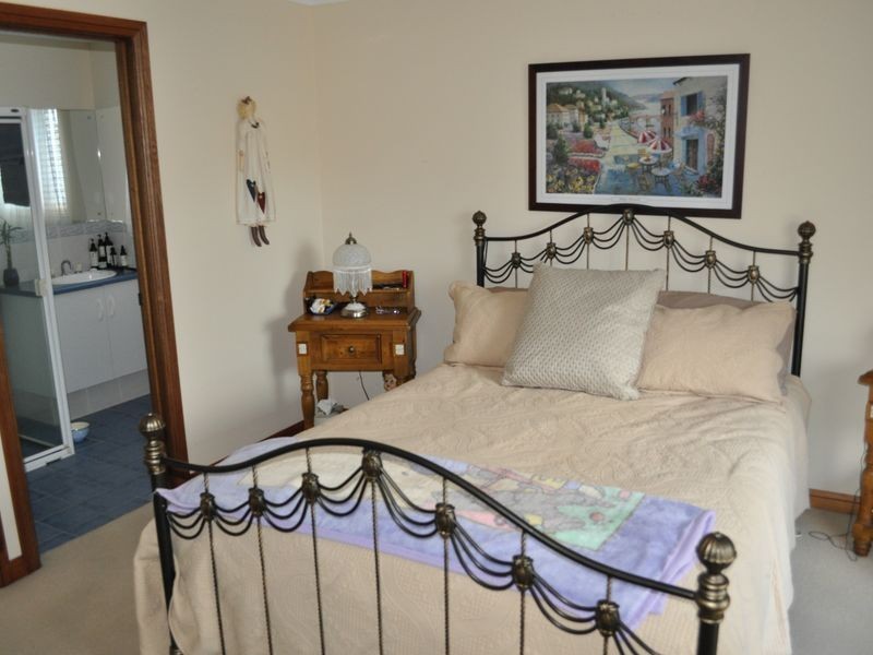 1 Yates Avenue, Hayborough SA 5211