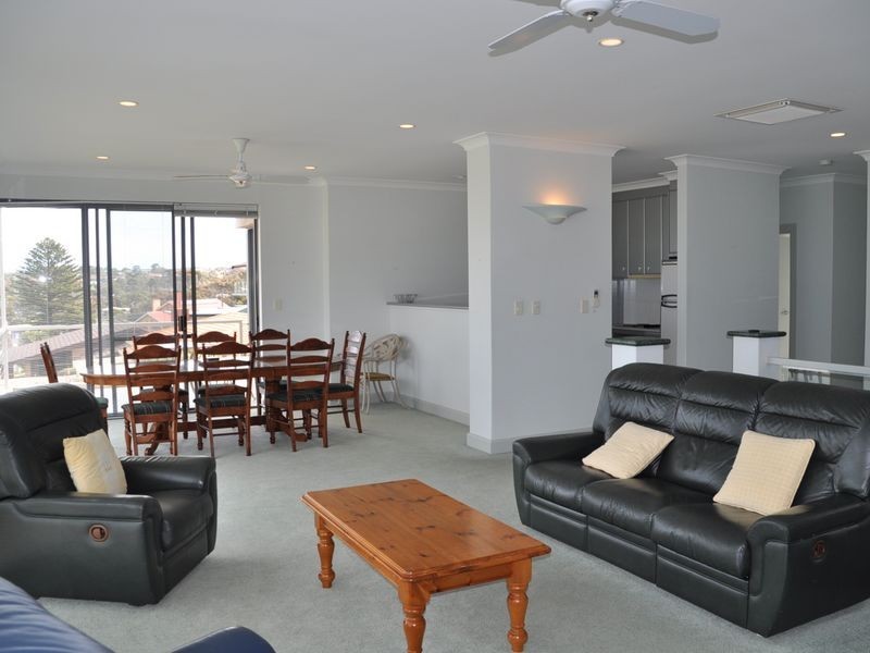 2/27 The Crescent, Mccracken SA 5211