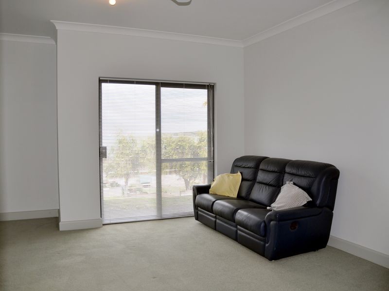 2/27 The Crescent, Mccracken SA 5211