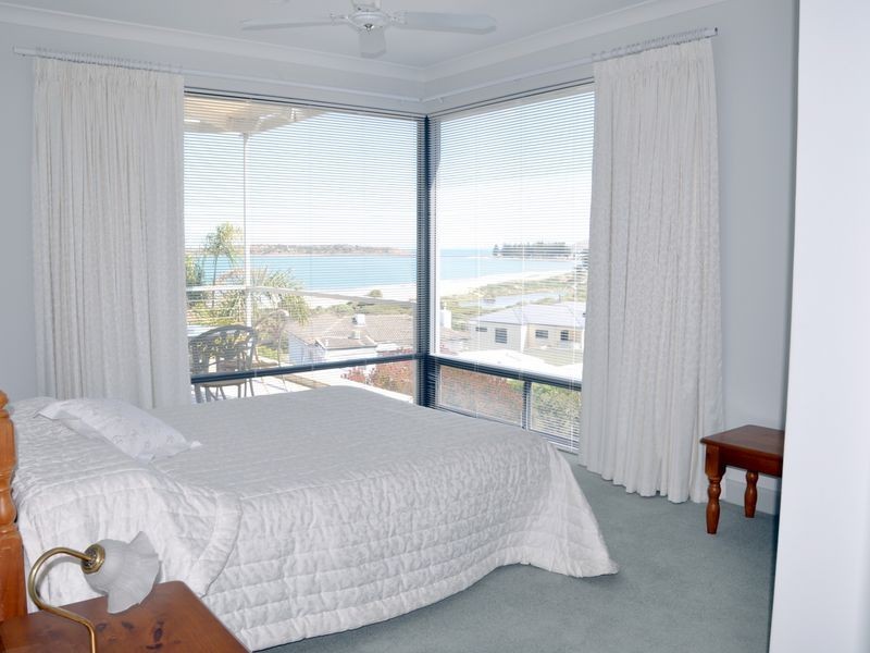 2/27 The Crescent, Mccracken SA 5211