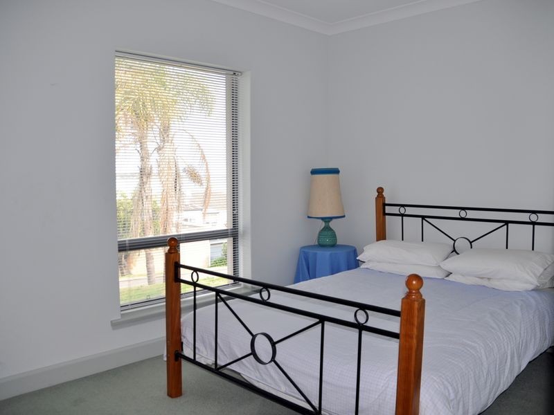 2/27 The Crescent, Mccracken SA 5211