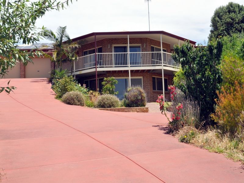 13 Clive Avenue, Encounter Bay SA 5211