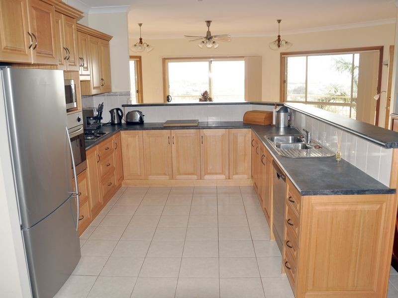 13 Clive Avenue, Encounter Bay SA 5211