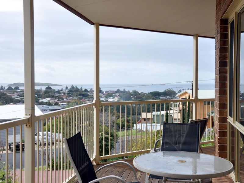 13 Clive Avenue, Encounter Bay SA 5211