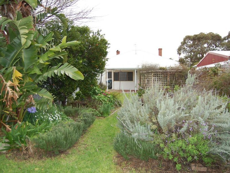 8 Leworthy Street, Victor Harbor SA 5211