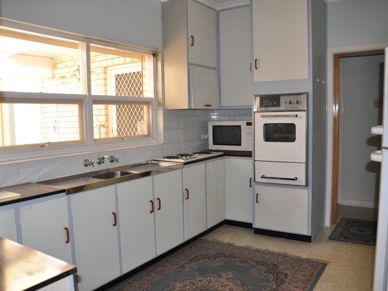 11 Swain Road, Victor Harbor SA 5211