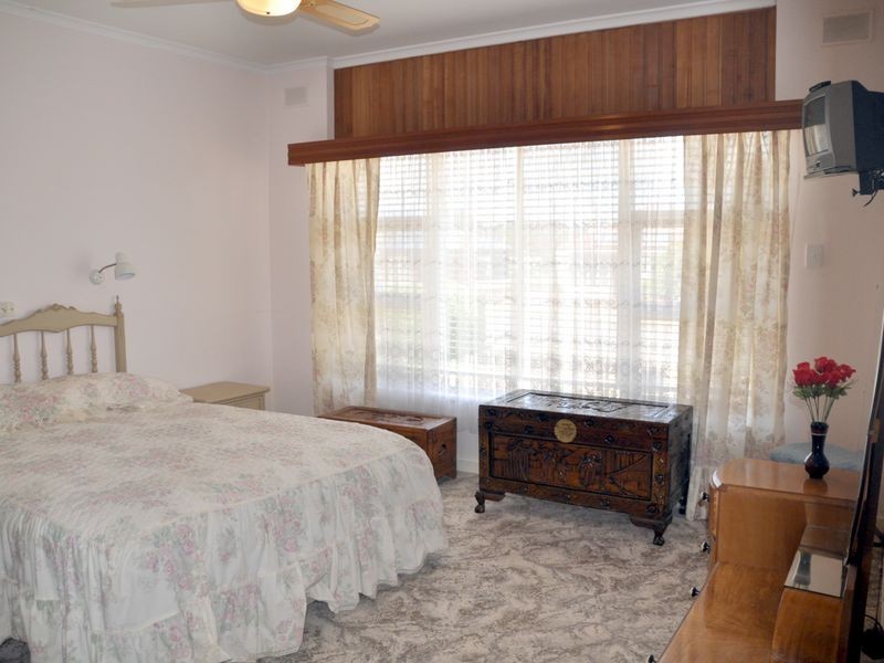 11 Swain Road, Victor Harbor SA 5211