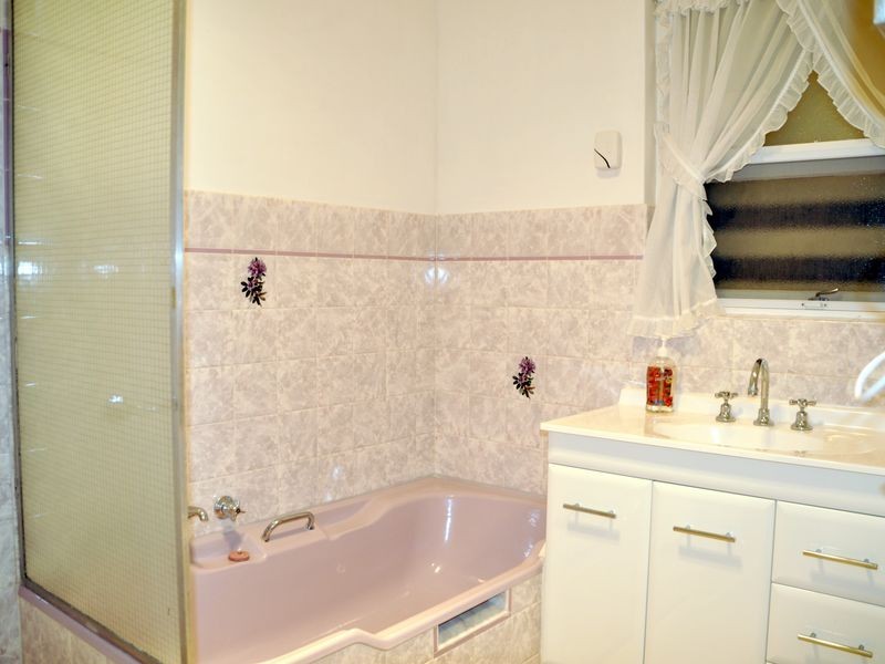 11 Swain Road, Victor Harbor SA 5211