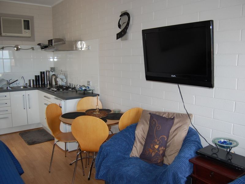 27 & 28 No Hindmarsh Road, Mccracken SA 5211