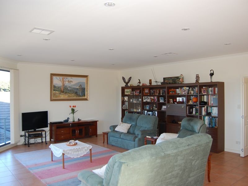 4 The Parkway, Victor Harbor SA 5211