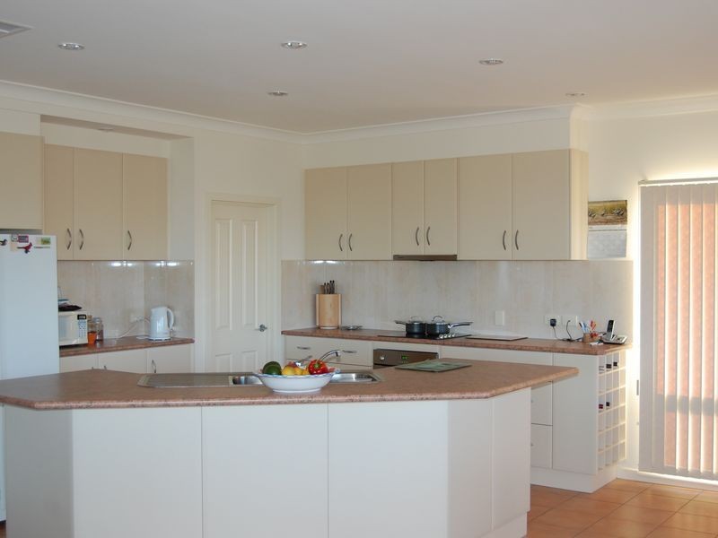 4 The Parkway, Victor Harbor SA 5211