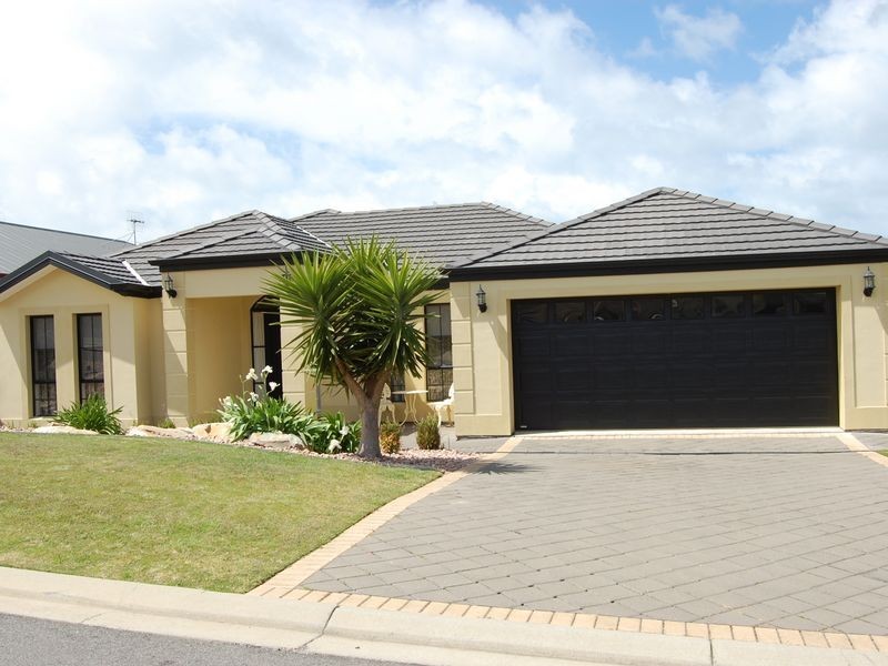 12 Tripp Street, Encounter Bay SA 5211