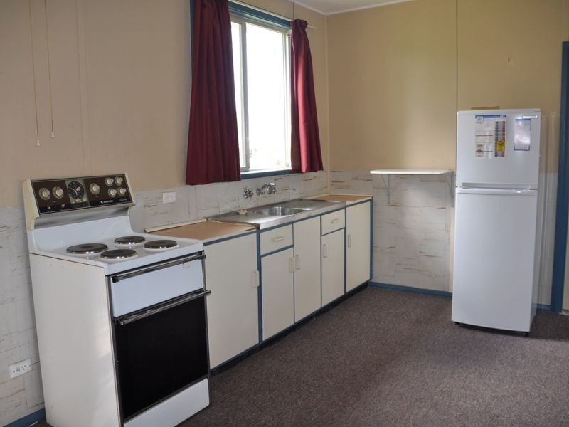 35 Russell Street, Encounter Bay SA 5211