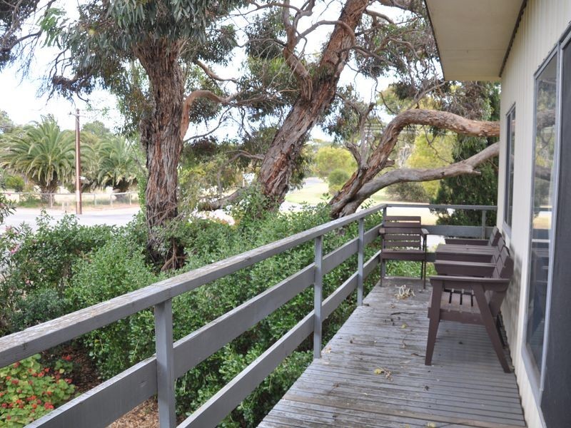 35 Russell Street, Encounter Bay SA 5211