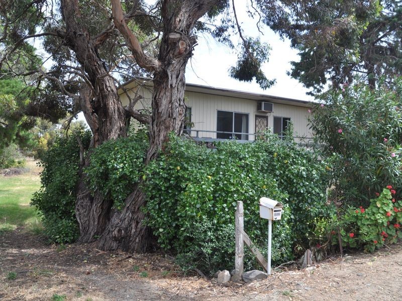 35 Russell Street, Encounter Bay SA 5211