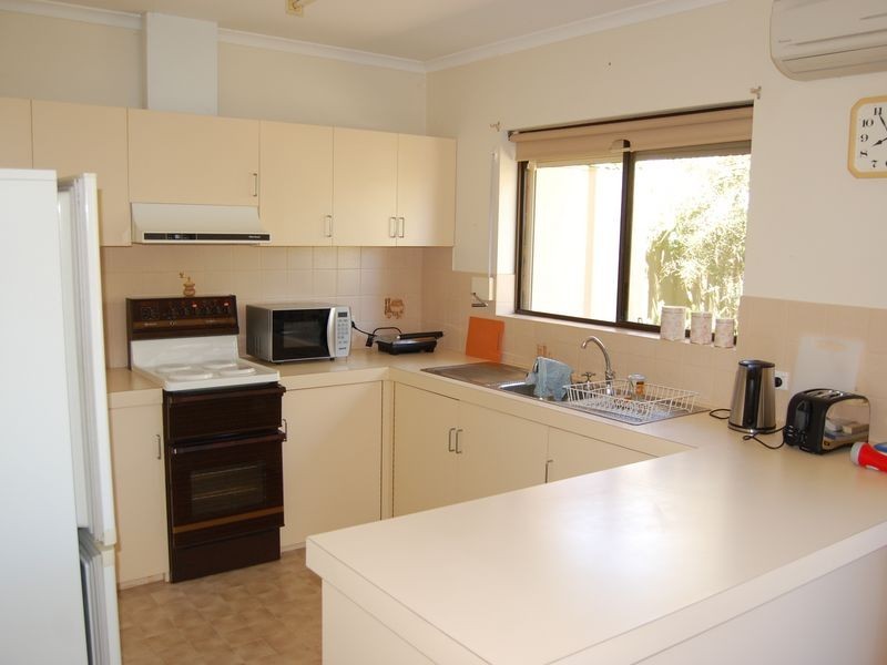 2/10 Carlyle Street, Victor Harbor SA 5211