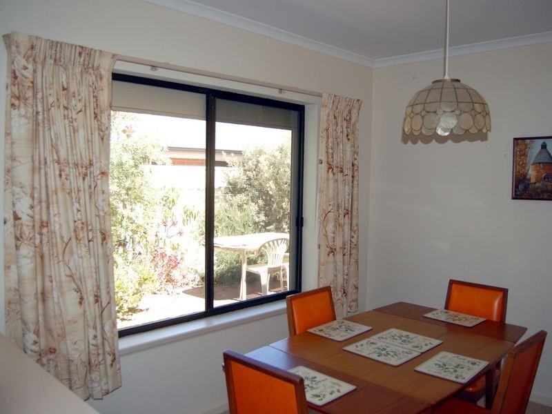 2/10 Carlyle Street, Victor Harbor SA 5211