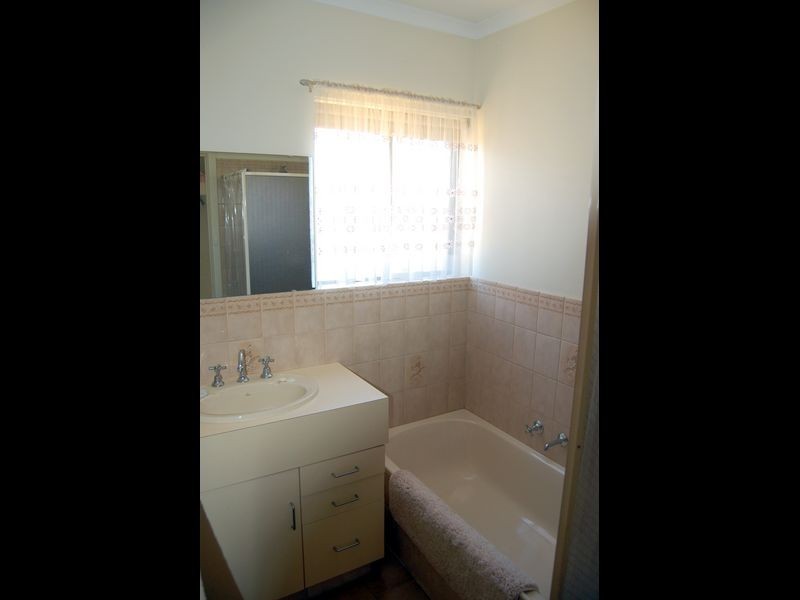 2/10 Carlyle Street, Victor Harbor SA 5211