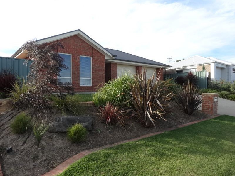 32 Wishart Crescent, Encounter Bay SA 5211