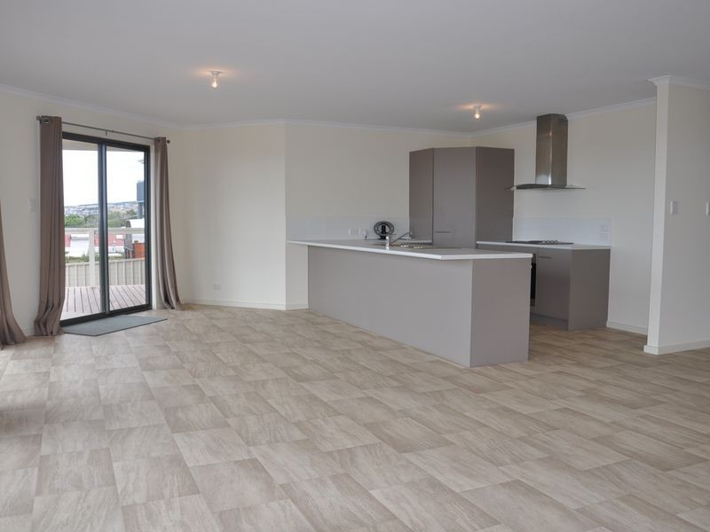 11 Lawson Street, Victor Harbor SA 5211