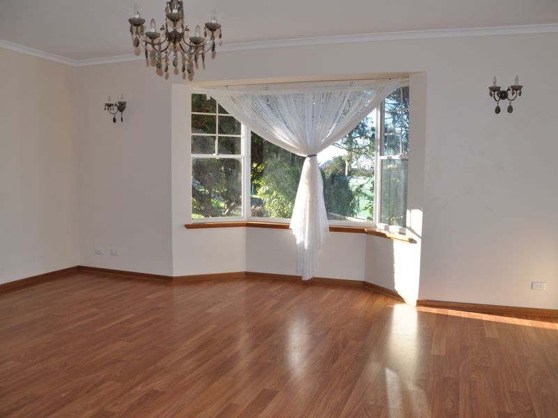 9 Warland Avenue, Victor Harbor SA 5211