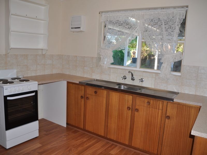 9 Warland Avenue, Victor Harbor SA 5211