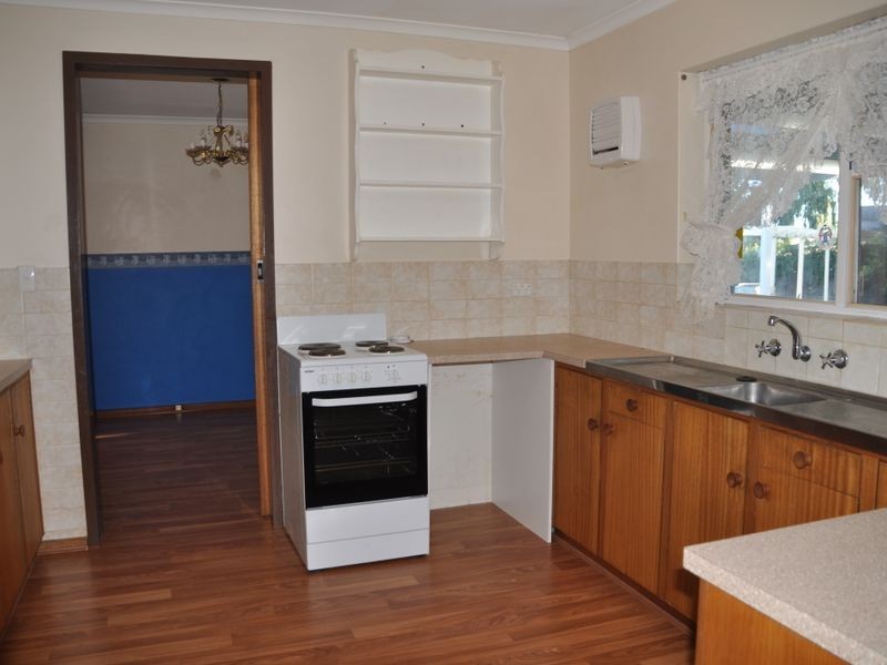 9 Warland Avenue, Victor Harbor SA 5211